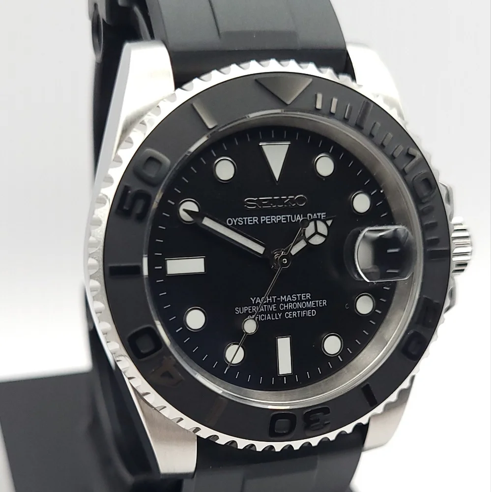 Seiko Black and Silver Men's Watch - Picture 3 of 8